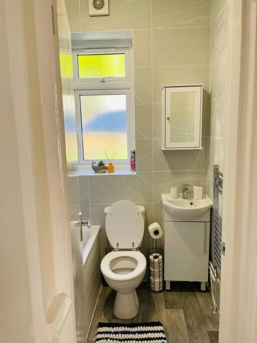 Superb And Comfortable 3Bd Home In Dagenham Eksteriør bilde