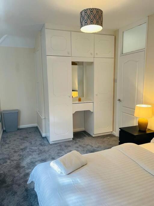 Superb And Comfortable 3Bd Home In Dagenham Eksteriør bilde