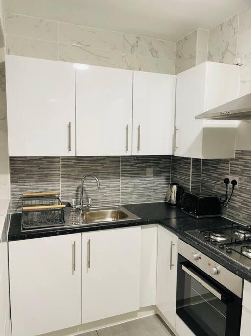 Superb And Comfortable 3Bd Home In Dagenham Eksteriør bilde
