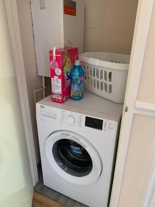 Superb And Comfortable 3Bd Home In Dagenham Eksteriør bilde