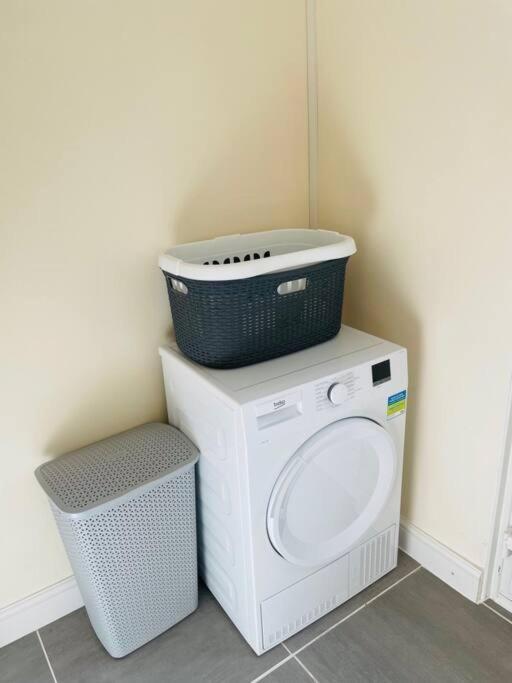 Superb And Comfortable 3Bd Home In Dagenham Eksteriør bilde
